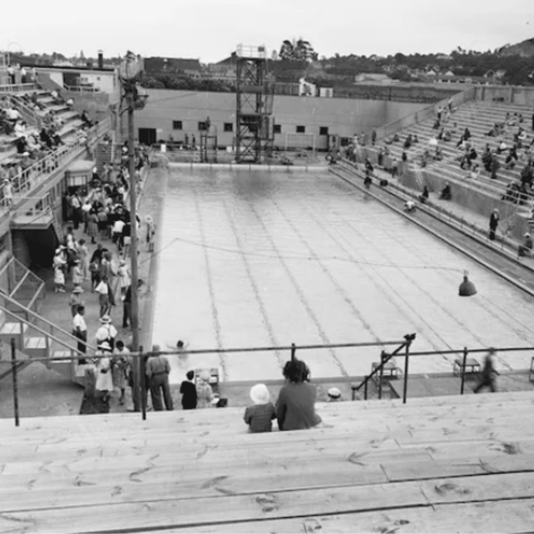 Swimmers racing at the 1950 British Empire Games, Newmarket Olympic Pool